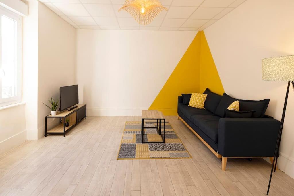 Le Cosy C - T2 Tout Equipe - Centre-Ville Gare Montluçon Buitenkant foto